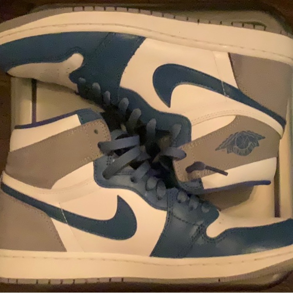Air Jordan 1 Retro High OG, size US10 (men’s), gently used